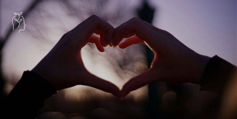 Mains en forme de coeur