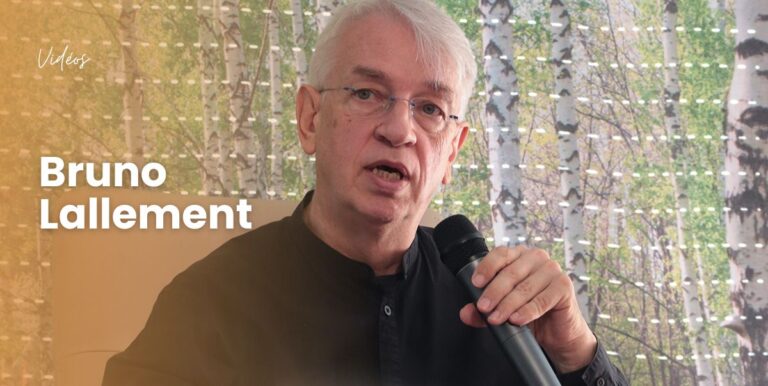 Bruno Lallement en train de donner une conférence en parlant au micro